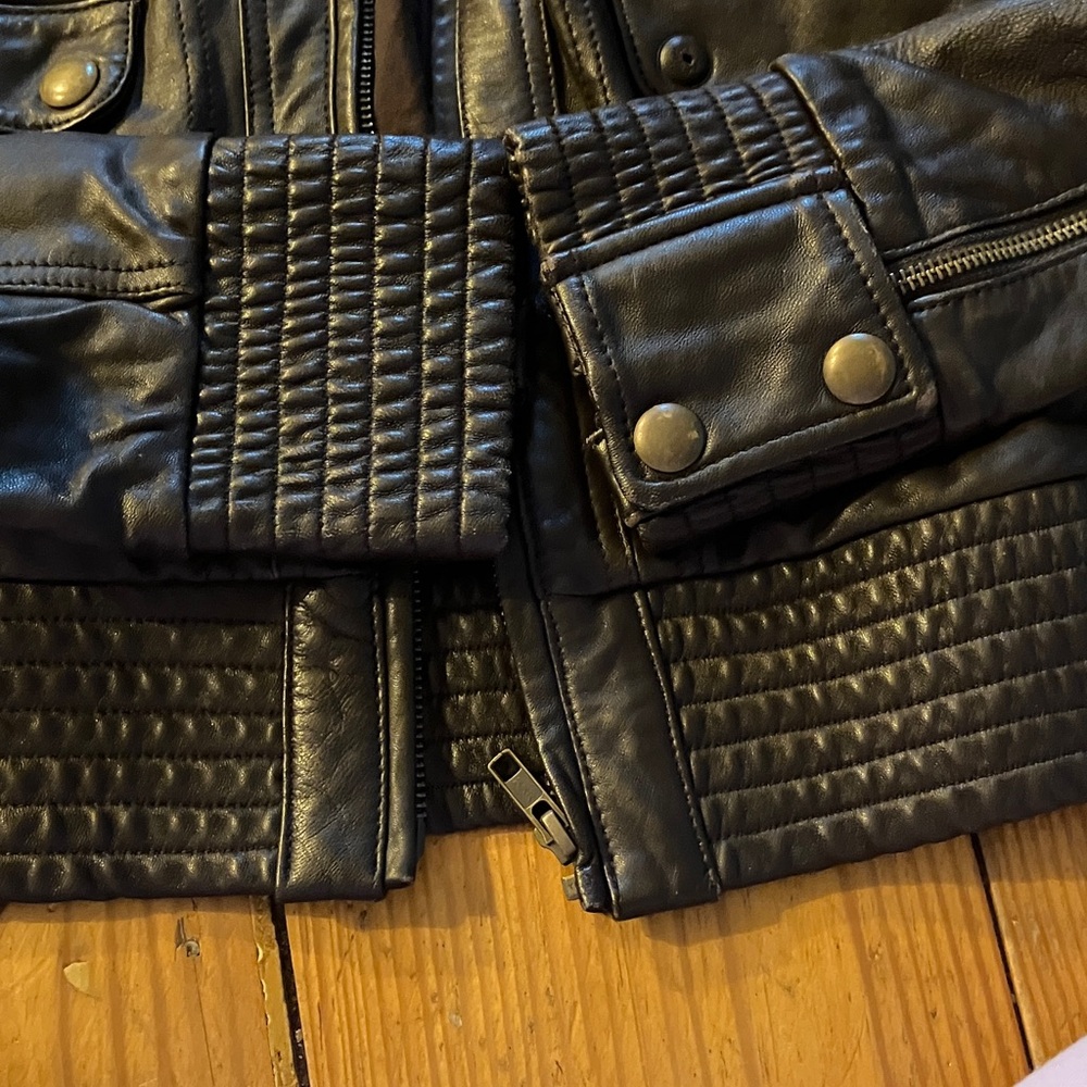 Women's Black Sheep Leather Bomber Jacket One button missing - Picture 3 of 5